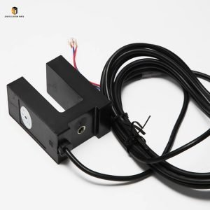 Elevator leveling sensor