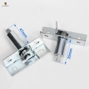 Elevator hall door triangular lock