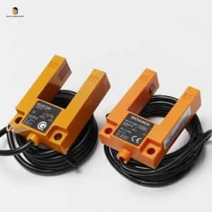 Elevator leveling sensor