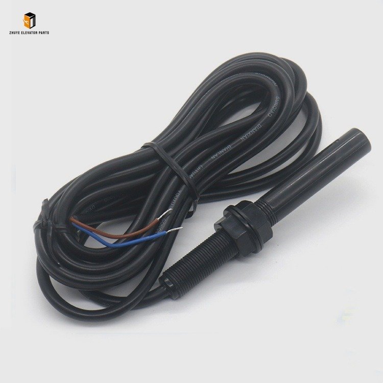 Elevator leveling sensor