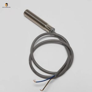 Elevator leveling sensor magnetic switch