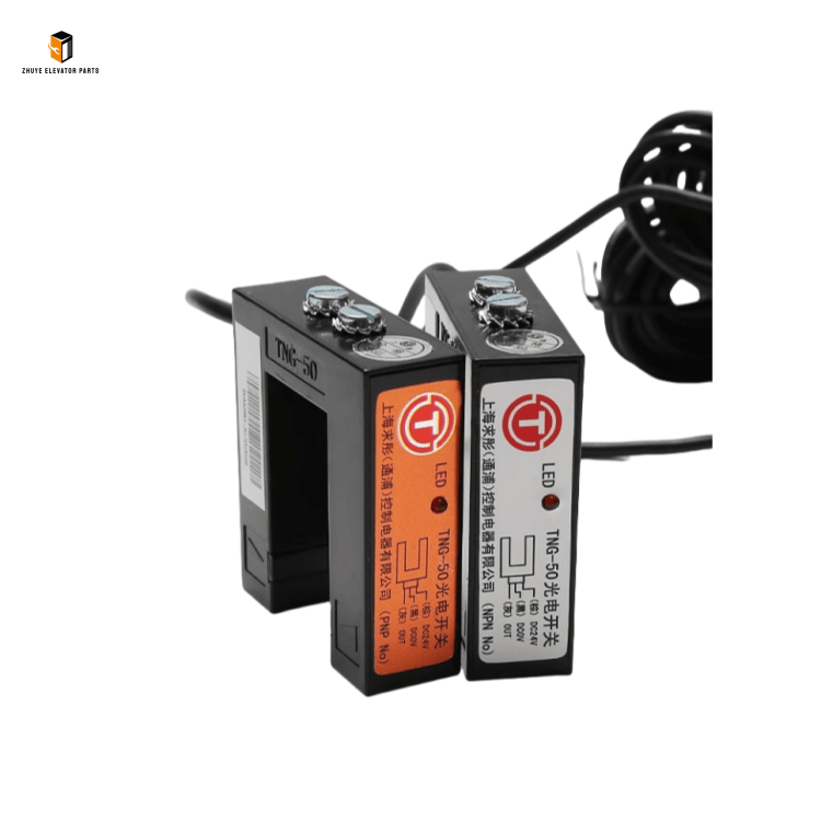 Elevator leveling sensor