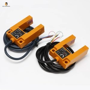 Elevator leveling sensor