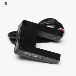 Elevator leveling sensor