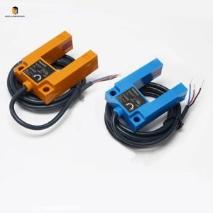 Elevator leveling sensor