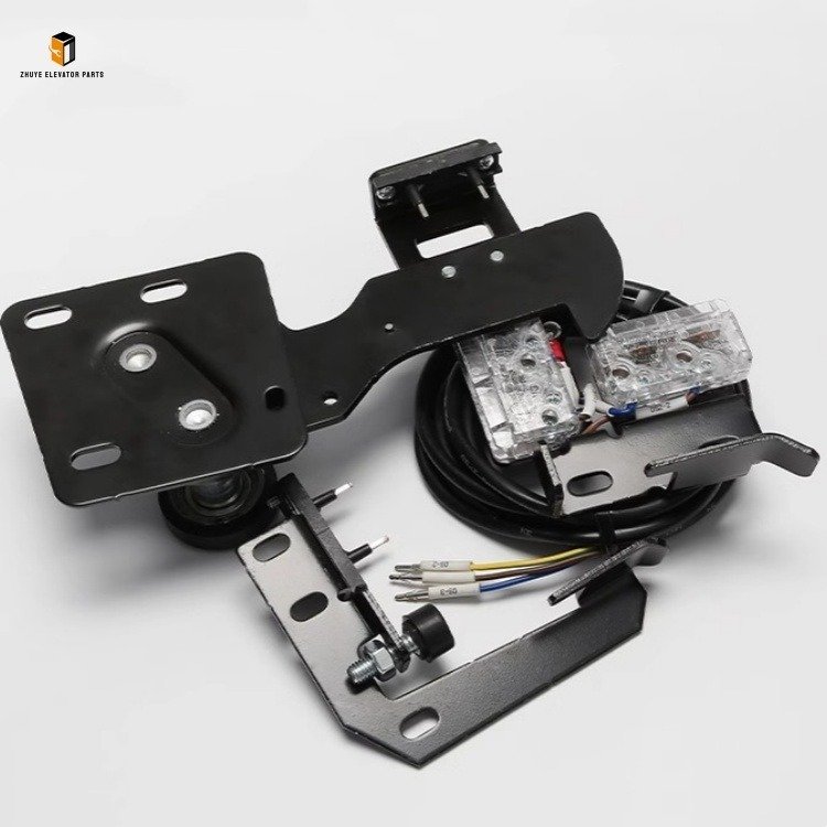 Elevator door lock device1 Elevator door lock device