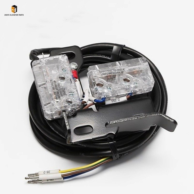 Elevator door lock device4 Elevator door lock device