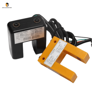 Elevator leveling sensor