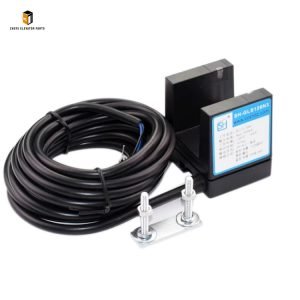 Elevator leveling sensor