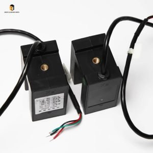 Elevator leveling sensor