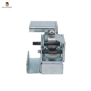 Elevator hall door triangular lock