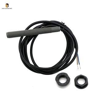 Elevator leveling sensor