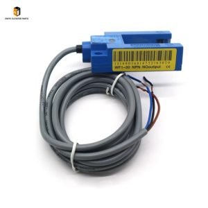 Elevator leveling sensor