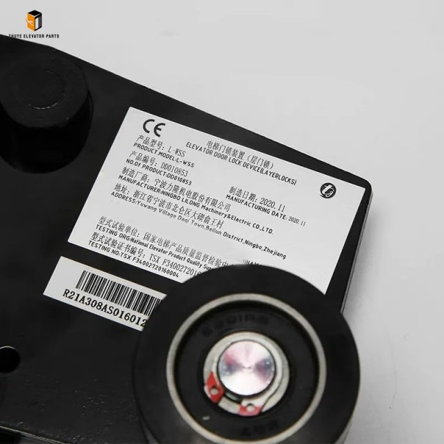 Elevator Door Lock Device3